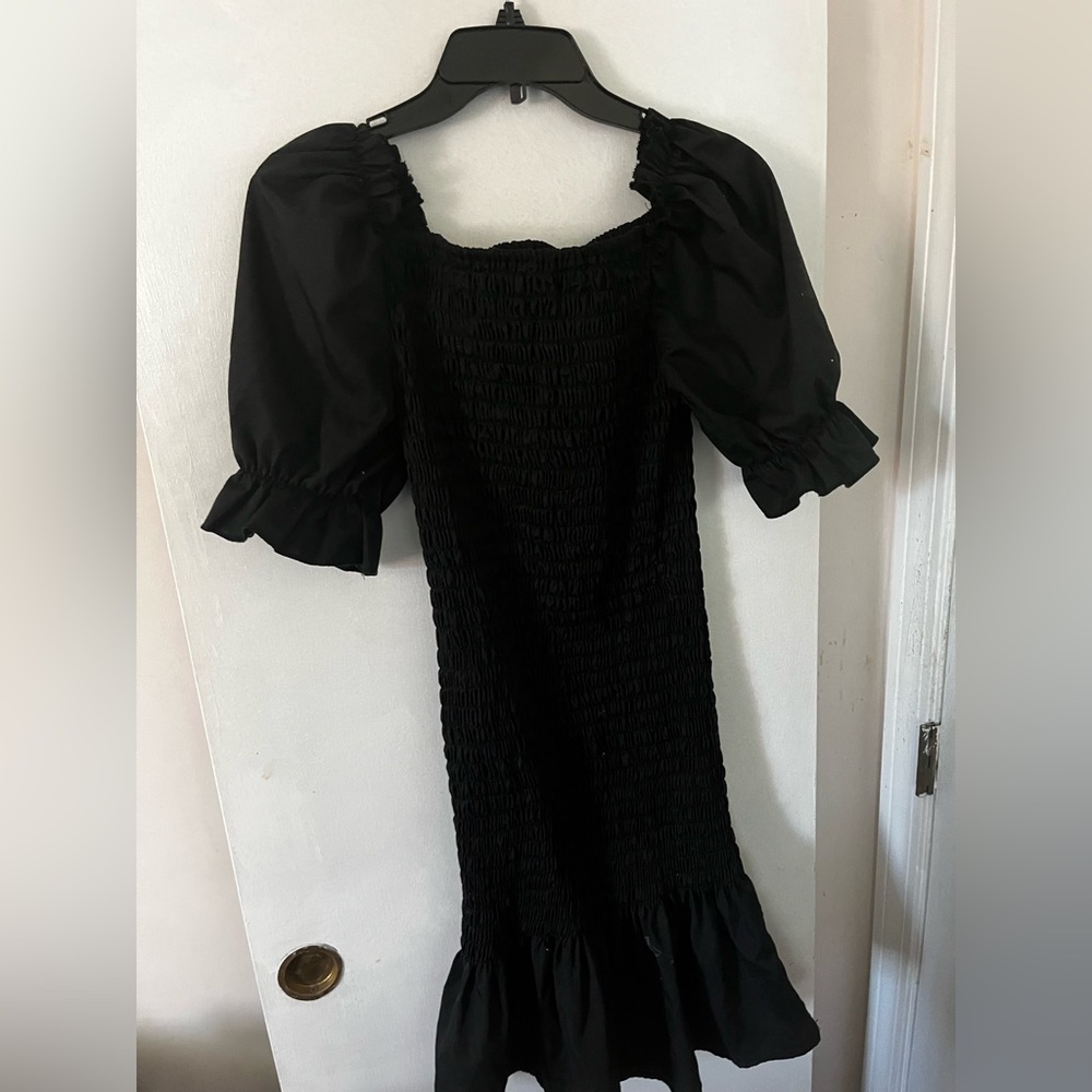 Black mini snitched dress with puff sleeves - Picture 1 of 1